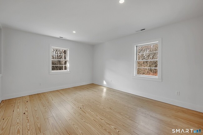 Building Photo - 220 Upper Grassy Hill Rd