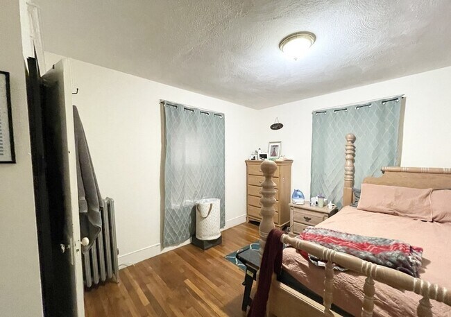 Building Photo - 11 Romsey St