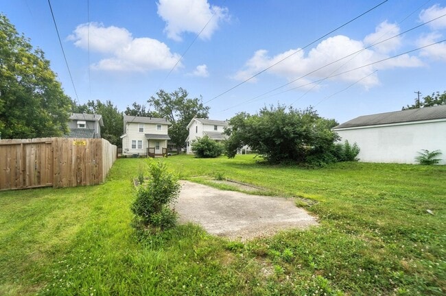 Building Photo - 825 S Terrace Ave