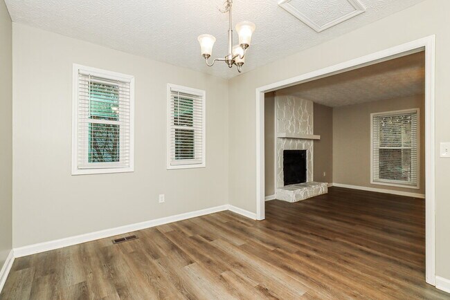 Building Photo - 1013 Summer Pl NW