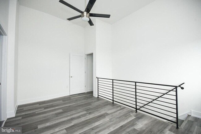 Building Photo - 6162 Ridge Ave