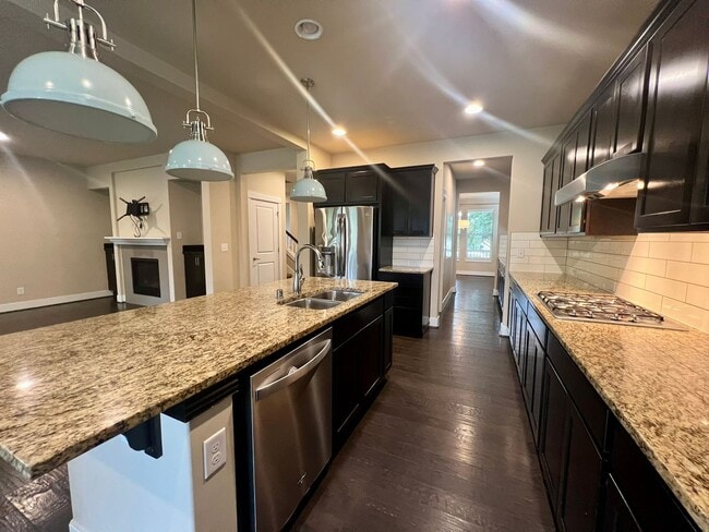 Building Photo - Large 5 Bedroom Home in Tumwater