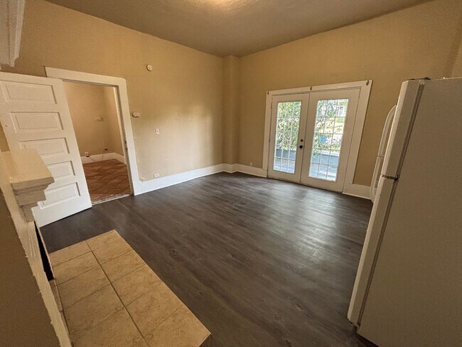 Building Photo - 1Bd/1Bth Historic Apartment off Broadway –...