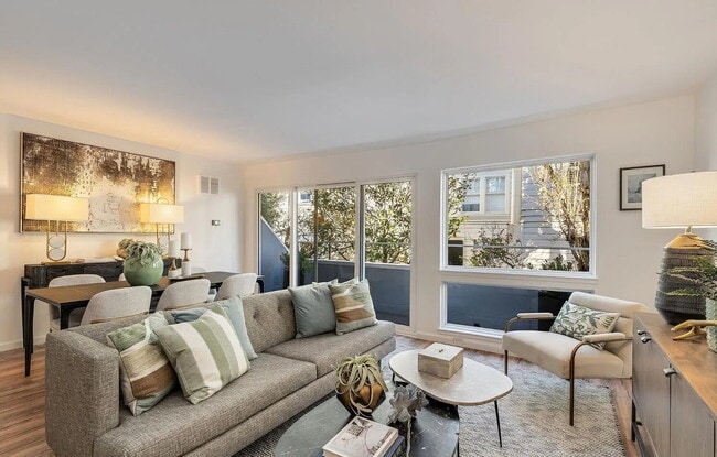 Building Photo - 3044 Franklin St