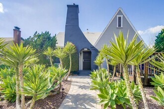 Building Photo - Charming Tudor Style Home in Great Pocket ...