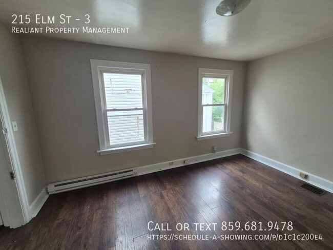 Building Photo - 215 Elm St