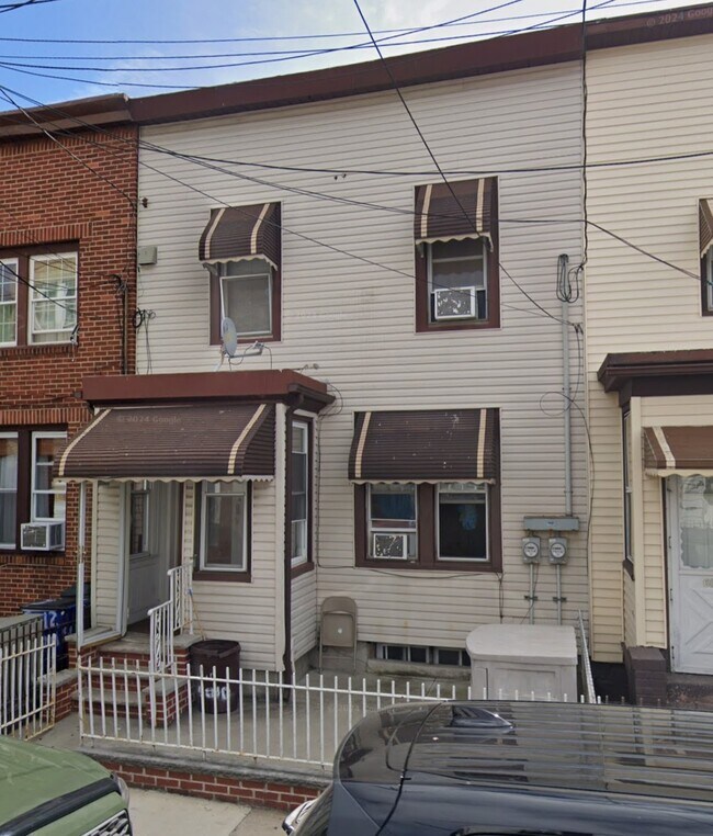 Building Photo - 6010 Madison St