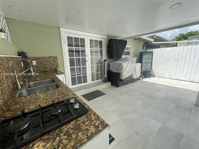 Building Photo - 961 W 37th Terrace