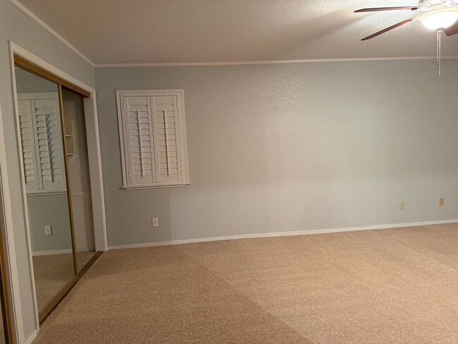 Building Photo - Beautiful expansive home for lease