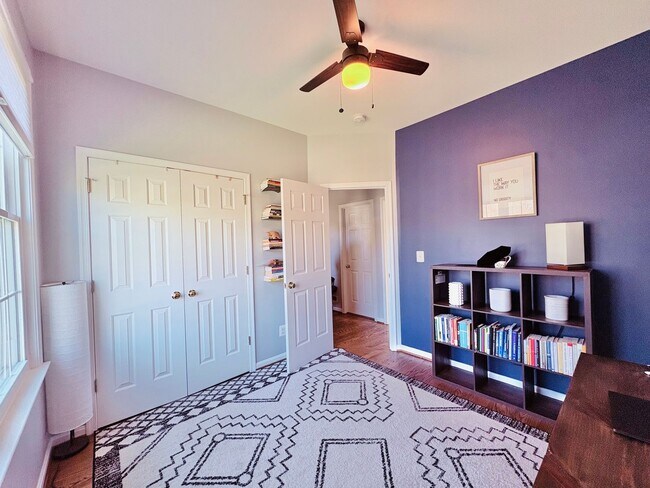 Building Photo - FREDERICKSBURG - MINUTES TO VRE - EASY COMMUTE TO QUANTICO!