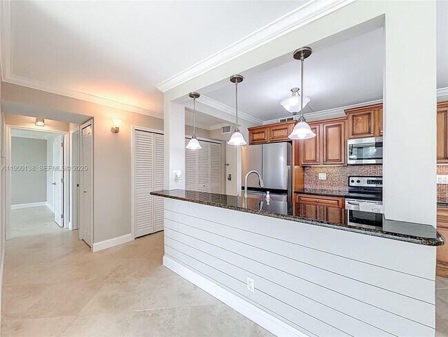 Building Photo - 1350 River Reach Dr