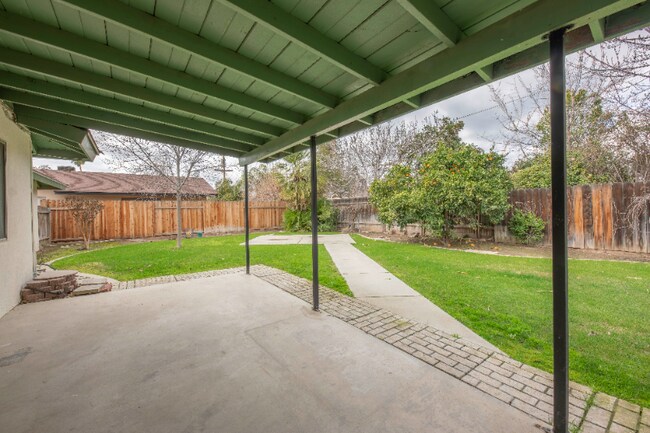 Building Photo - 5904 Daggett Ave