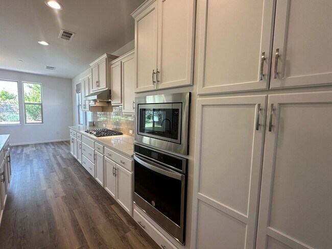 Building Photo - Seven Oaks Highgate Gated Community - READ...