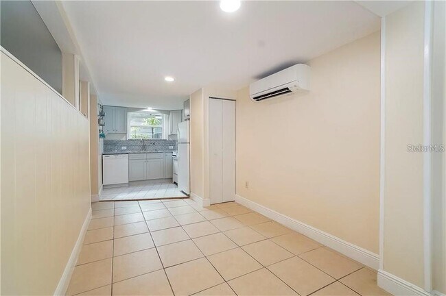 Building Photo - 445 Shine Ave