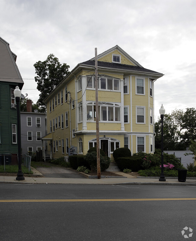 Building Photo - 400 Main St