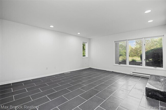 Building Photo - 3332 Barlyn Ln