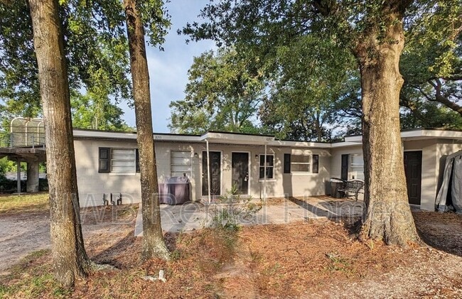 Primary Photo - 1057 Glencarin St