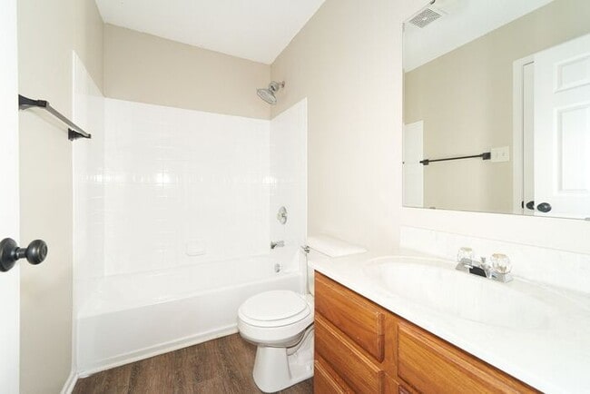 Building Photo - Large 4 Bedroom and Brownsburg Schools!