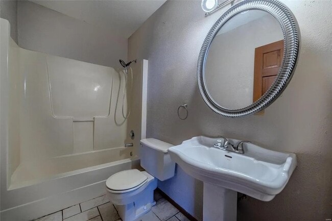Building Photo - 3 Bedroom 2 Bathroom Home & 21 Acre Lot for rent.