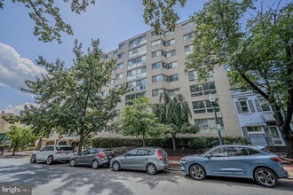 Building Photo - 922 24th St NW