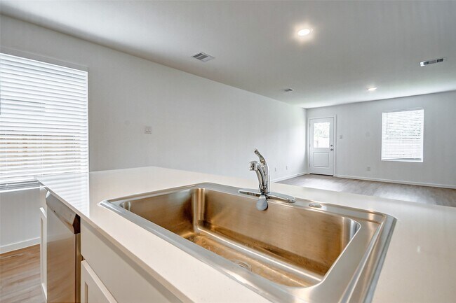 Building Photo - 21543 Carosella Dr