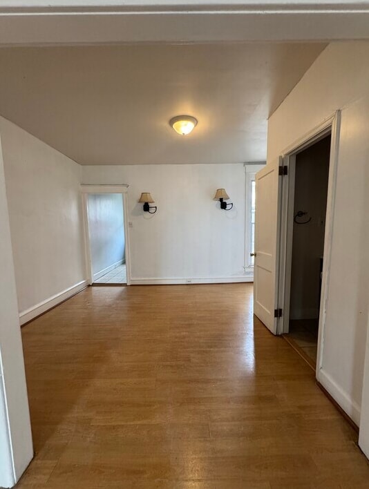 Building Photo - 1939 Plymouth St