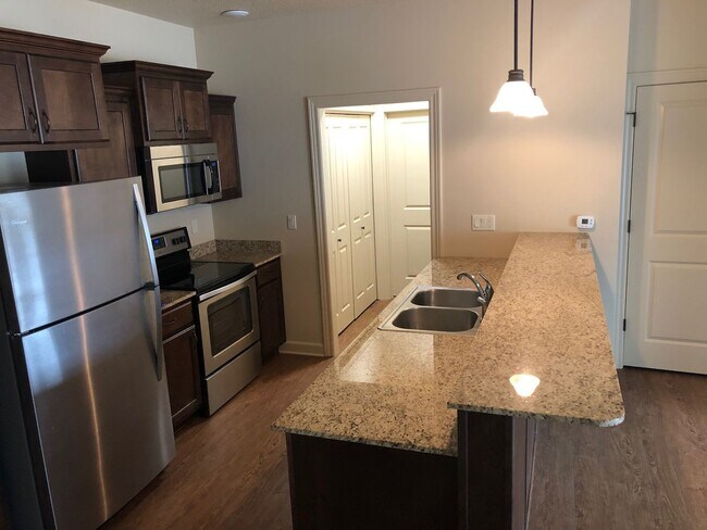 Building Photo - 2810 Bobcat Dr