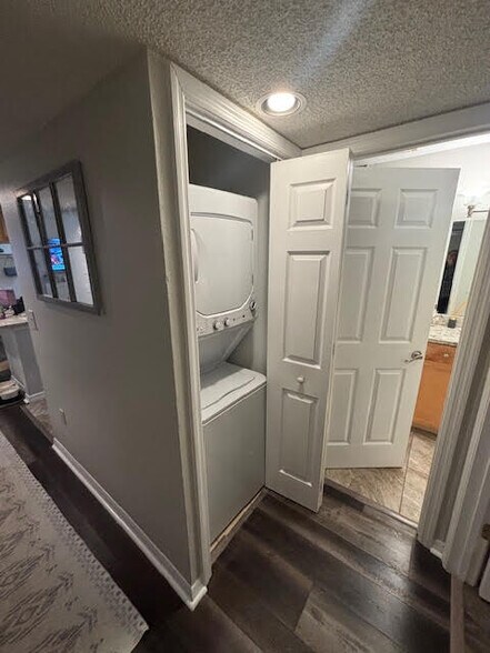 Building Photo - 2500 Winding Creek Blvd