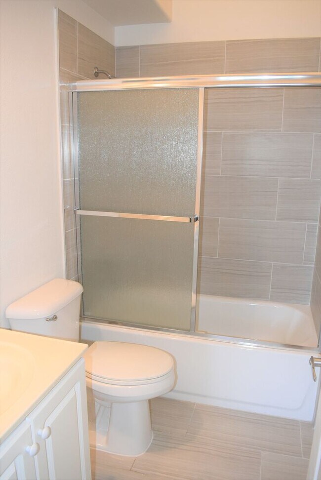 Building Photo - 3 Bedroom Townhome in La Jolla Village