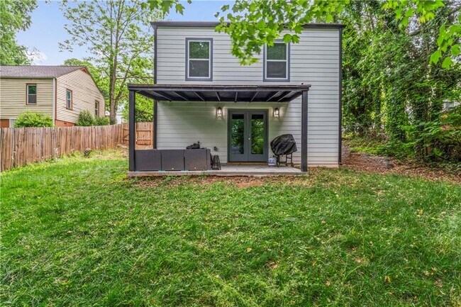 Building Photo - 1129 Graymont Dr SW
