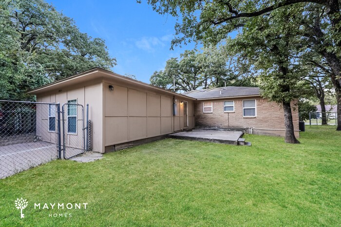 Building Photo - 10424 Muskogee Dr