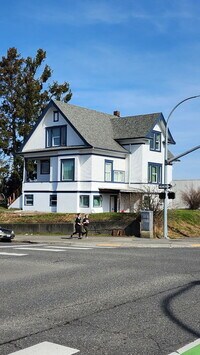 Building Photo - Spacious 7-Bed, 2-Bath Near Downtown Bellingham of Comfortable Living!