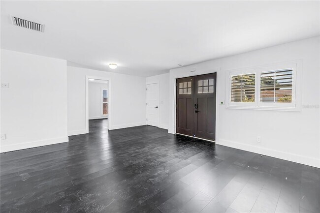Building Photo - 3216 Pine Haven Dr
