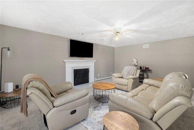 Building Photo - 42 Rollingwood Dr