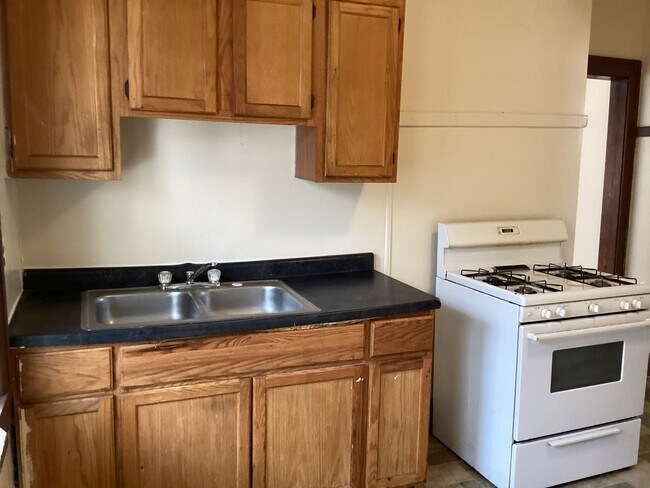 Building Photo - 3730-3732-3732 W Roberts St