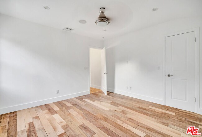 Building Photo - 12512 Hatteras St
