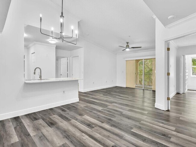 Building Photo - 2433 Centergate Dr