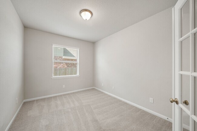 Building Photo - 6010 Kolle Dr