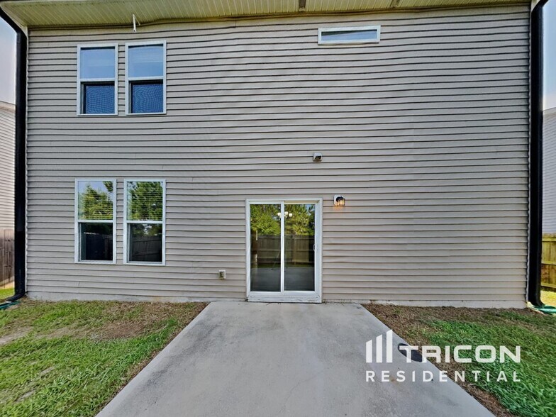 Building Photo - 136 Yadkin St