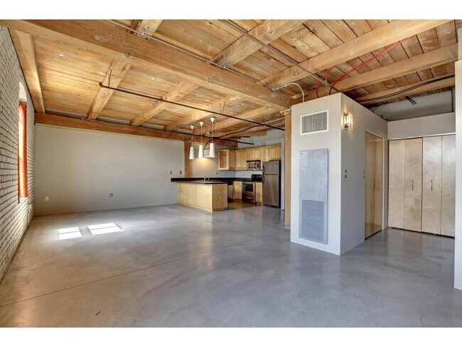 Building Photo - 127 5th St NE