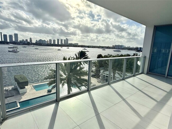 Building Photo - 17111 Biscayne Blvd