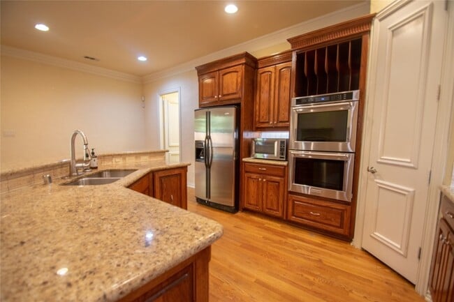 Building Photo - 5508 Junius St