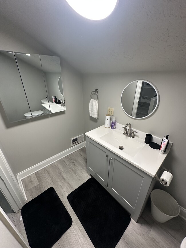 Building Photo - 1734 E Carson St