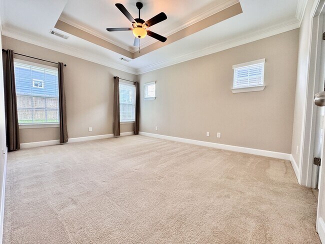 Building Photo - 3 Bedroom, 3 Bathroom Home w/ 2 Car Garage and Fence Backyard