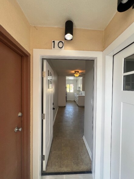 Primary Photo - 3945 W 8th St