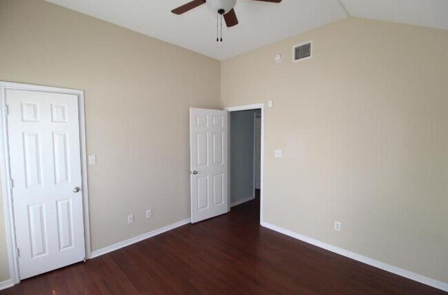 Building Photo - 2603 Jasmine Ln