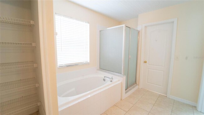 Building Photo - 2264 Hillshire Dr