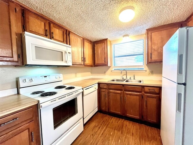 Building Photo - 2620 Bolivar St