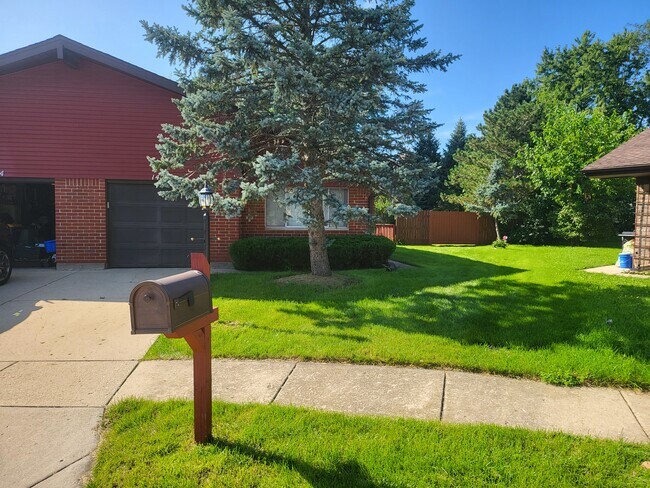 Building Photo - 142 Virginia Ct