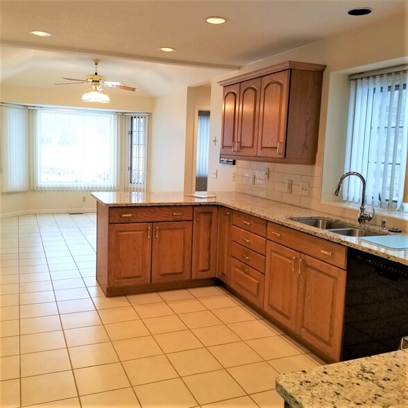 kitchen - 3563 Stonebrooke Ln